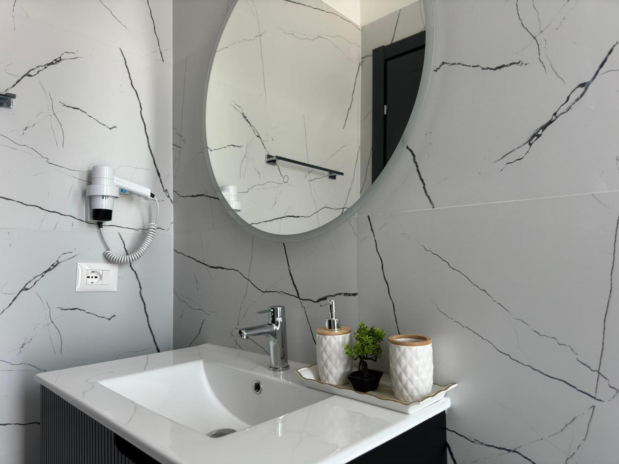 Twins Hotel Vlorë 外观 照片