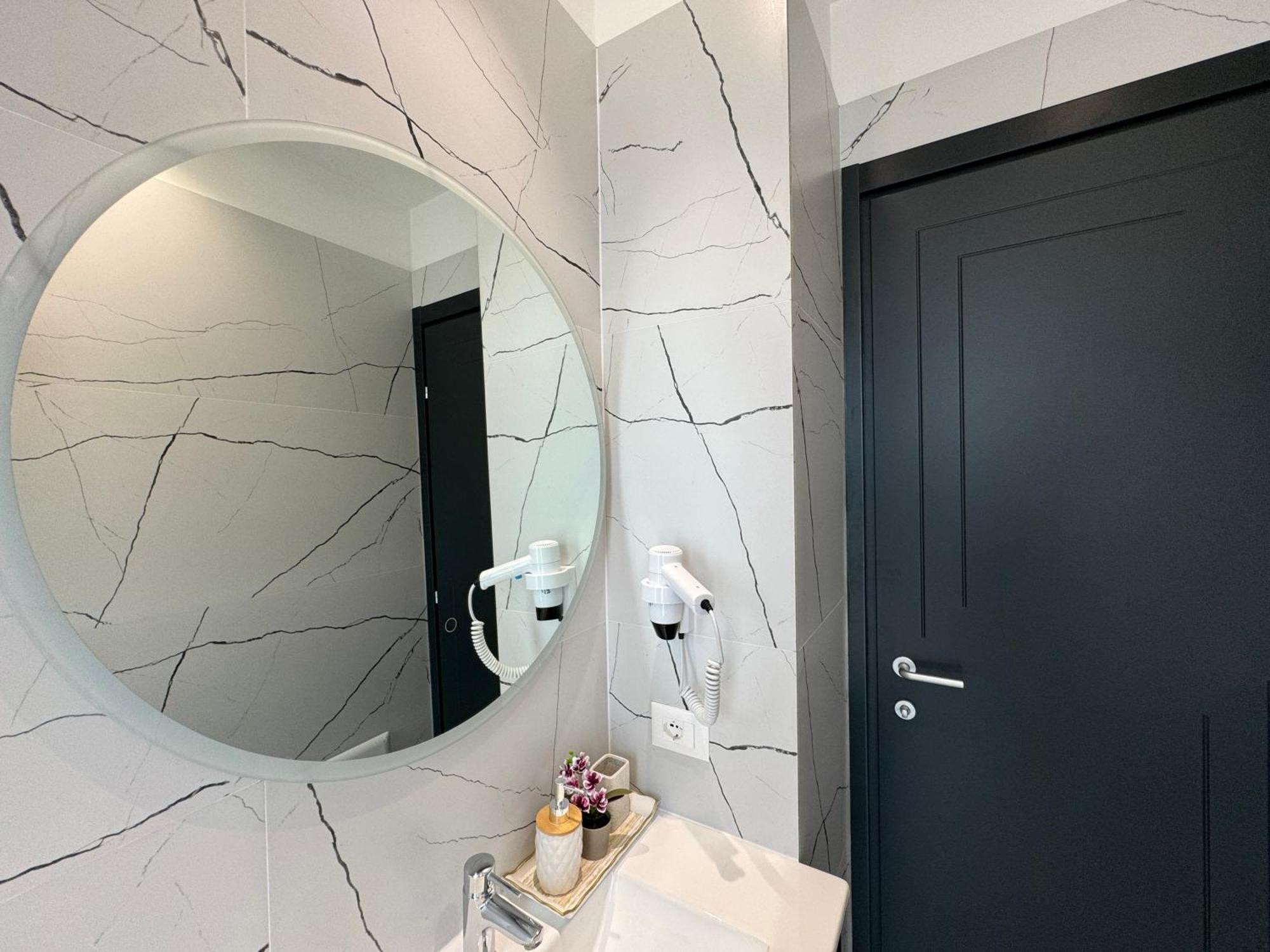 Twins Hotel Vlorë 外观 照片