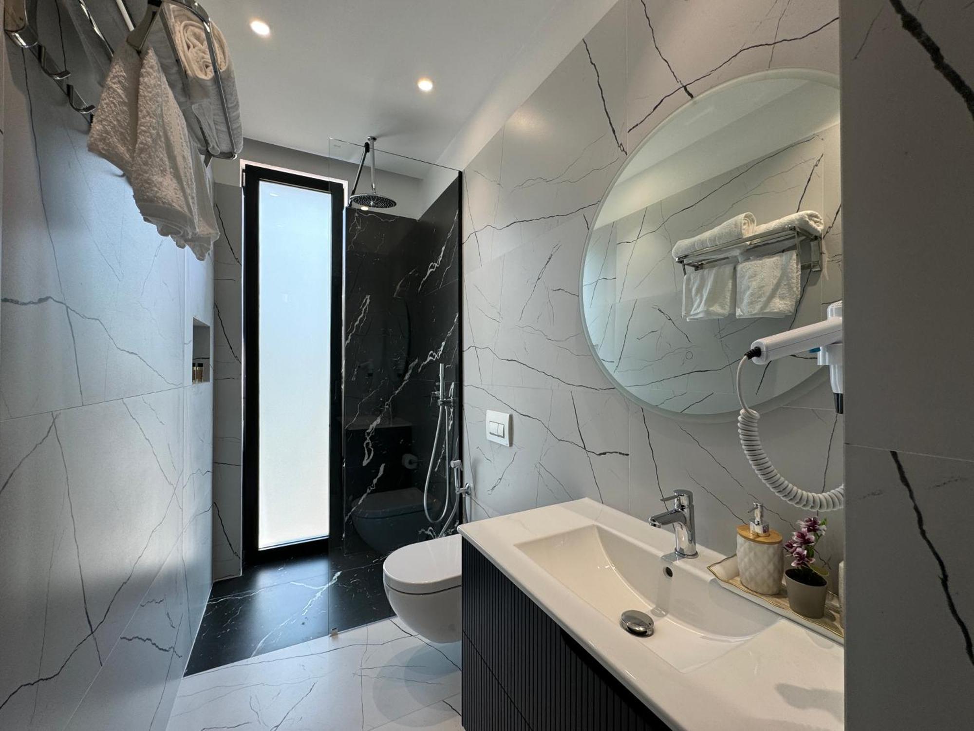 Twins Hotel Vlorë 外观 照片